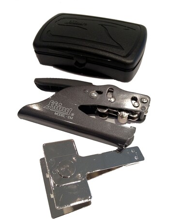 Prägezange mit Einsatz und Etui